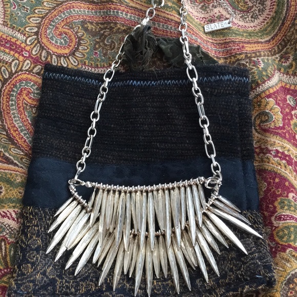 SLATE Gold Flair Necklace - Picture 2 of 6